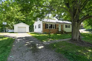 509 Fayette St, Jonesville, MI 49250 - Photo 2