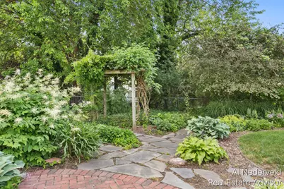303 Wallinwood Avenue NE, Grand Rapids, MI 49503 - Photo 32