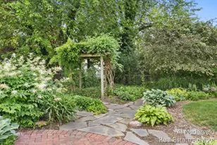 303 Wallinwood Ave NE, Grand Rapids, MI 49503 - Photo 32