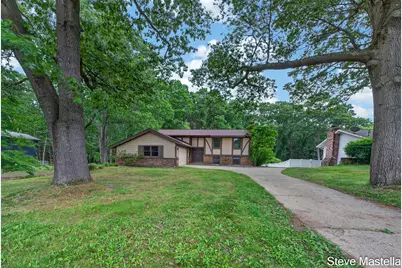 18746 N Fruitport Road, Spring Lake, MI 49456 - Photo 2