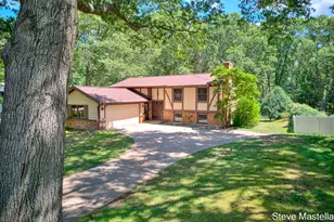 18746 N Fruitport Rd, Spring Lake, MI 49456 - Photo 2