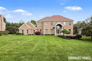 2246 Cascade Lakes Circle SE, Grand Rapids, MI 49546 - Photo 2
