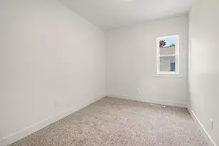 311 N Lavinia St, Ludington, MI 49431 - Photo 14