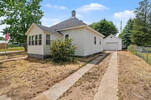 311 N Lavinia St, Ludington, MI 49431 - Photo 16