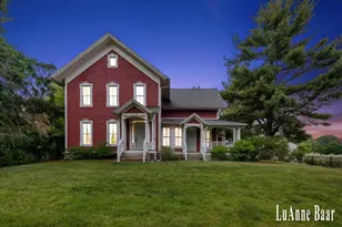 273 W Division St NE, Rockford, MI 49341 - Photo 4