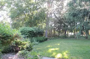 2098 Yorktown Dr, Ann Arbor, MI 48105 - Photo 16