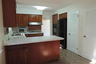 2098 Yorktown Dr, Ann Arbor, MI 48105 - Photo 6