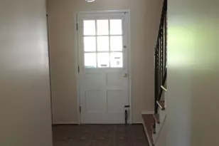 2098 Yorktown Dr, Ann Arbor, MI 48105 - Photo 2