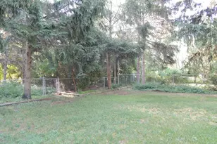 2098 Yorktown Dr, Ann Arbor, MI 48105 - Photo 18