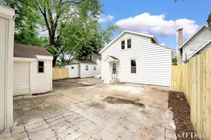 1050 Broadway Ave NW, Grand Rapids, MI 49504 - Photo 30