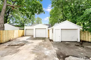 1050 Broadway Ave NW, Grand Rapids, MI 49504 - Photo 28