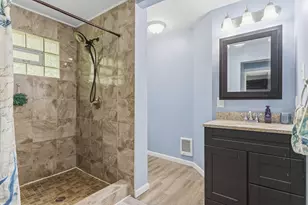 47202 N Sunset Cir, Bloomingdale, MI 49026 - Photo 16