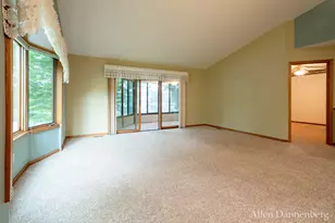1946 Lakeview Dr, Zeeland, MI 49464 - Photo 10