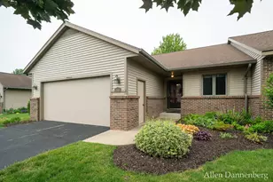 1946 Lakeview Dr, Zeeland, MI 49464 - Photo 4