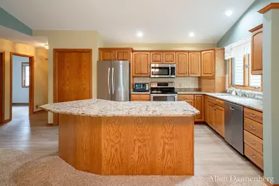 1946 Lakeview Drive, Zeeland, MI 49464 - Photo 14