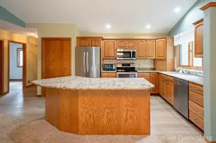 1946 Lakeview Dr, Zeeland, MI 49464 - Photo 14