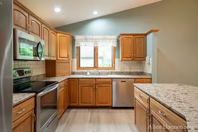 1946 Lakeview Drive, Zeeland, MI 49464 - Photo 16