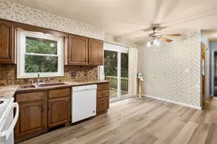 709 Brookside Dr, Otsego, MI 49078 - Photo 8