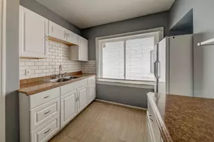 27 E Milton, Hazel Park, MI 48030 - Photo 8