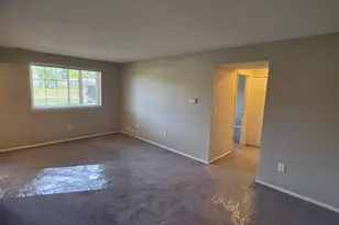 45290 Keding St, Utica, MI 48317 - Photo 2