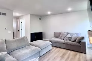 700 Machnik Dr, Chelsea, MI 48118 - Photo 8