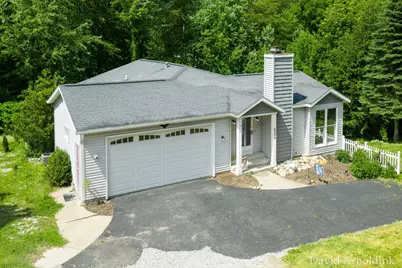 624 S 160th Avenue, Holland, MI 49423 - Photo 2