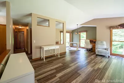 624 S 160th Avenue, Holland, MI 49423 - Photo 8