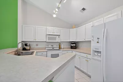 864 W Barrington Circle, Jackson, MI 49203 - Photo 2