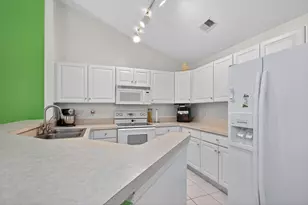 864 W Barrington Cir, Jackson, MI 49203 - Photo 2