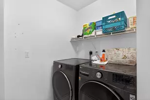864 W Barrington Cir, Jackson, MI 49203 - Photo 6