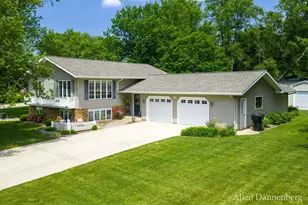 10497 Beechnut Ln, Zeeland, MI 49464 - Photo 2