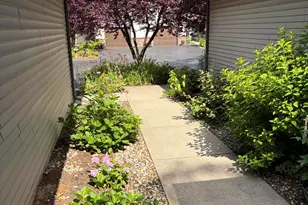 828 Highbanks Dr, Allegan, MI 49010 - Photo 2