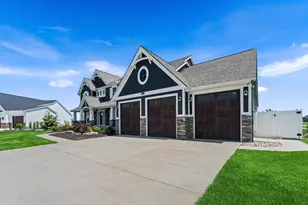 4738 Harkemas Creek Dr, Holland, MI 49424 - Photo 2