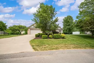 4823 Pleasant Meadow Circle, Saint Joseph, MI 49085 - Photo 2