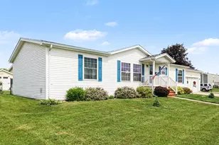 600 Peach Ln, Fremont, MI 49412 - Photo 2