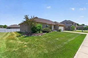 33470 Paoletti Dr, Fraser, MI 48026 - Photo 2