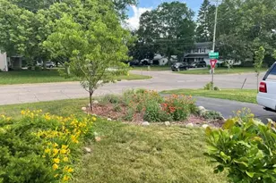 8305 Brookwood Dr, Portage, MI 49024 - Photo 4