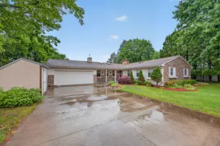 1020 Sunnyside Dr, Cadillac, MI 49601 - Photo 2