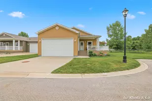 5610 Kingsley Dr NE, Rockford, MI 49341 - Photo 2