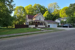 211 Forest St, Marshall, MI 49068 - Photo 2