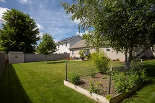 1109 Meadowsweet Ln, Vicksburg, MI 49097 - Photo 24
