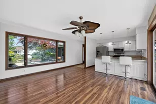 68911 Island Dr, Edwardsburg, MI 49112 - Photo 12