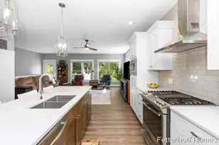 945 Kensington St NW, Grand Rapids, MI 49534 - Photo 4