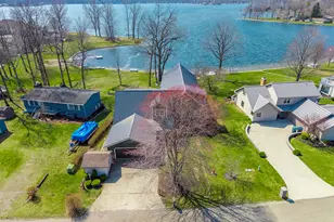 1064 Bayview Dr, Coldwater, MI 49036 - Photo 2