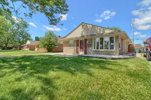 18266 Hamann St, Riverview, MI 48193 - Photo 2