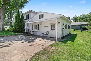 382 E 3rd St, Pentwater, MI 49449 - Photo 4