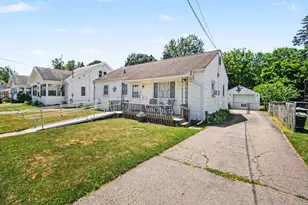 718 N Elm Ave, Jackson, MI 49202 - Photo 2