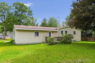 155 Burke Ave, Holland, MI 49424 - Photo 4