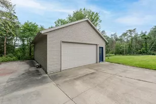 2124 Hilltop View Dr, Dorr, MI 49323 - Photo 28