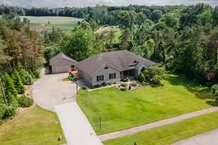 2124 Hilltop View Dr, Dorr, MI 49323 - Photo 32